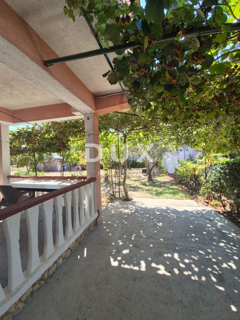 BIBINJE, ZADAR - PRILOŽNOST! Intimna zelena oaza s 7 apartmaji!