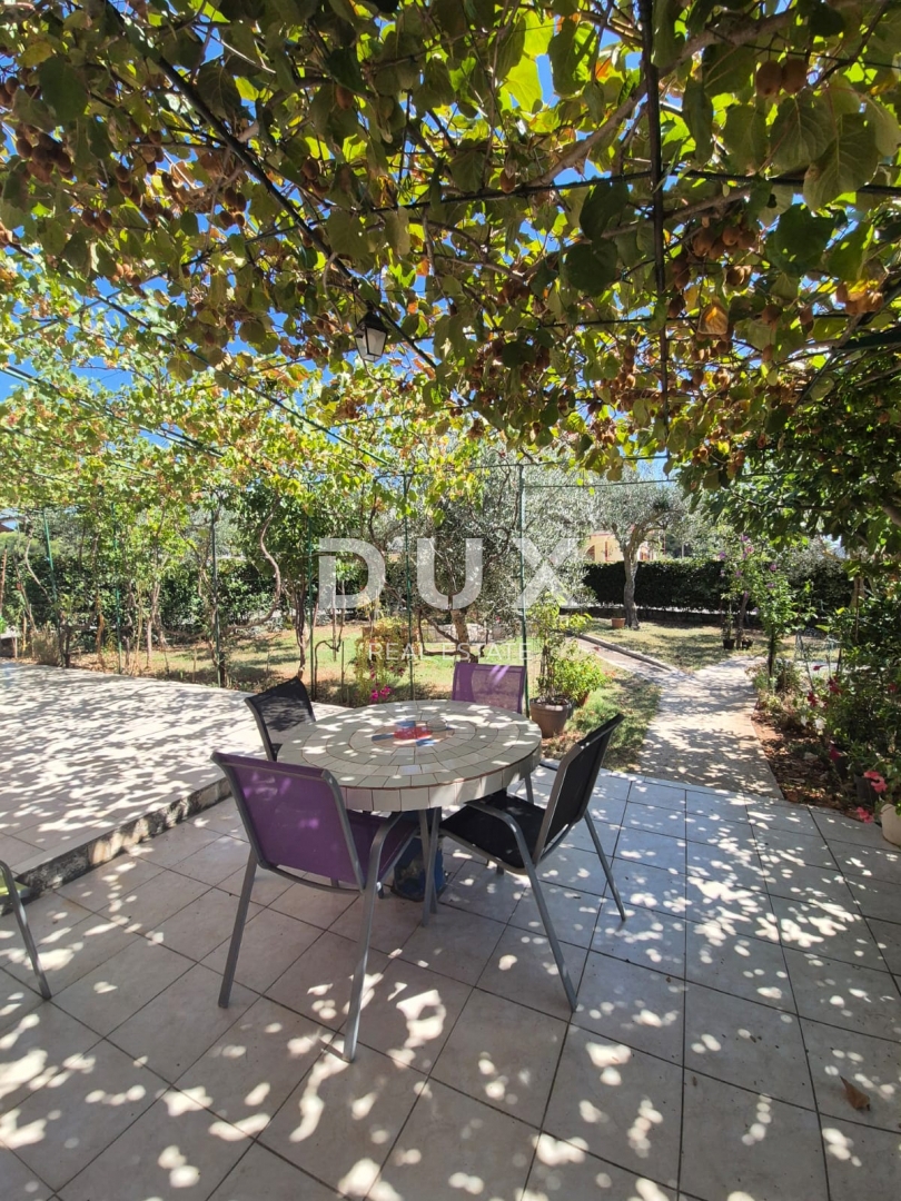 BIBINJE, ZADAR - PRILOŽNOST! Intimna zelena oaza s 7 apartmaji!
