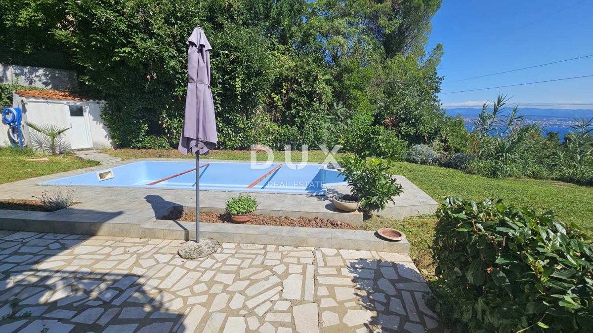 OPATIJA, IKA - Nadstropje hiše z dvema stanovanjema, zasebnim bazenom in vrtom