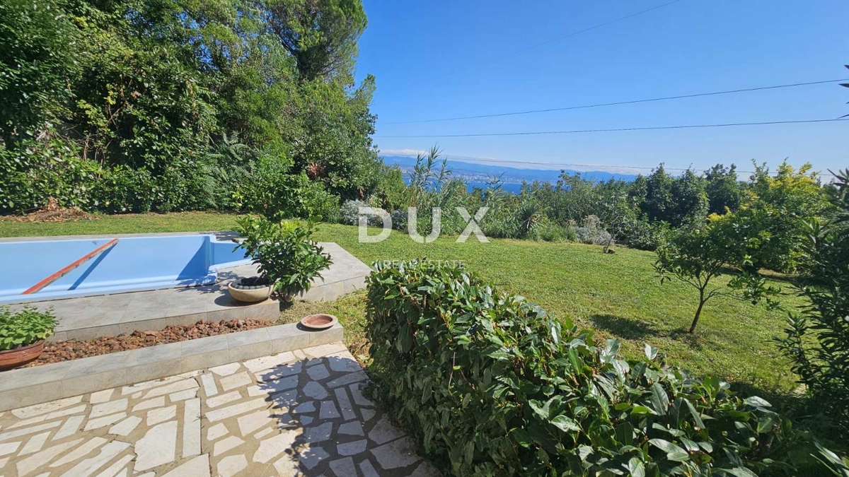OPATIJA, IKA - Nadstropje hiše z dvema stanovanjema, zasebnim bazenom in vrtom