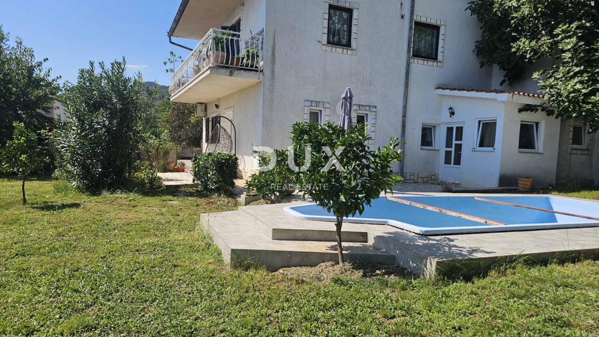 OPATIJA, IKA - Nadstropje hiše z dvema stanovanjema, zasebnim bazenom in vrtom