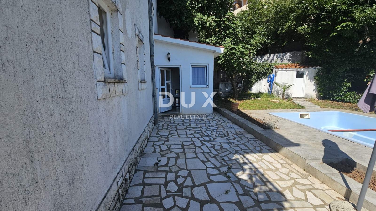 OPATIJA, IKA - Nadstropje hiše z dvema stanovanjema, zasebnim bazenom in vrtom