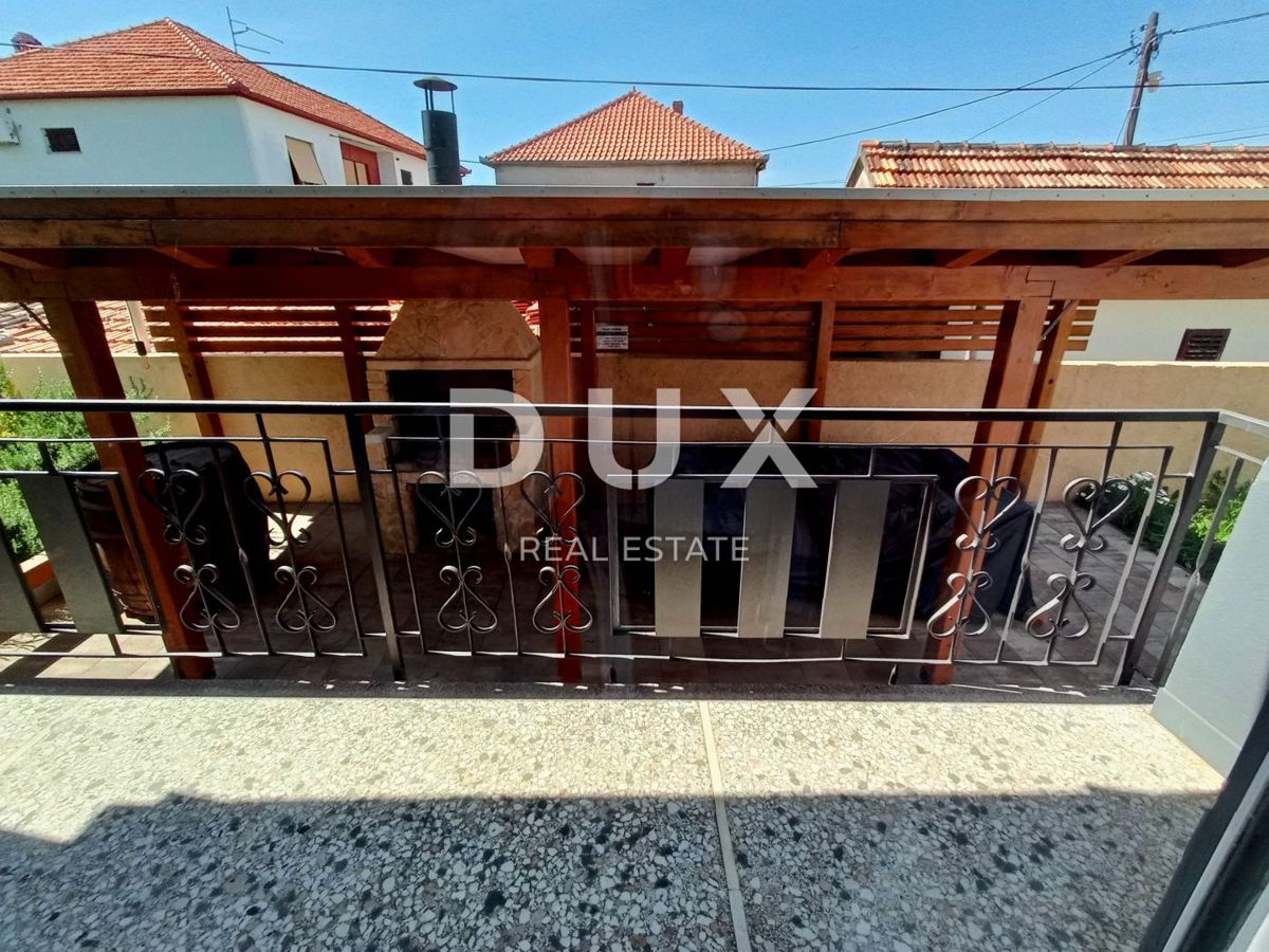 ZADAR, VIŠNJIK - Moderno urejen dvonadstropni objekt z 2 stanovanjema