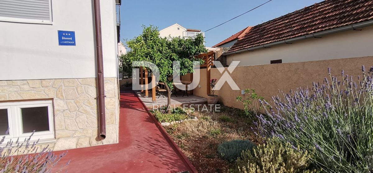 ZADAR, VIŠNJIK - Moderno urejen dvonadstropni objekt z 2 stanovanjema