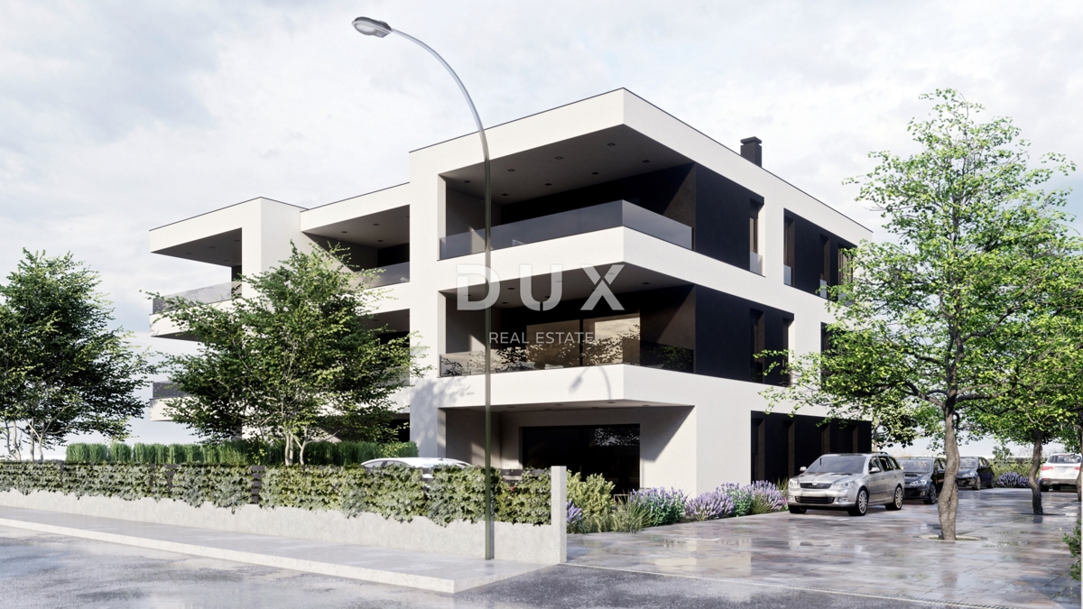 ŠIBENIK, SRIMA - Luksuzno stanovanje z vrtom v novogradnji le 300 m od morja in plaže