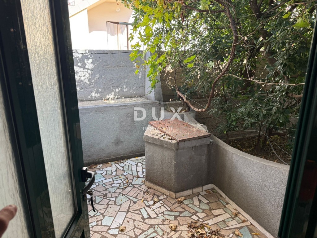 OTOK PAG, PAG - apartmajska hiša z restavracijo