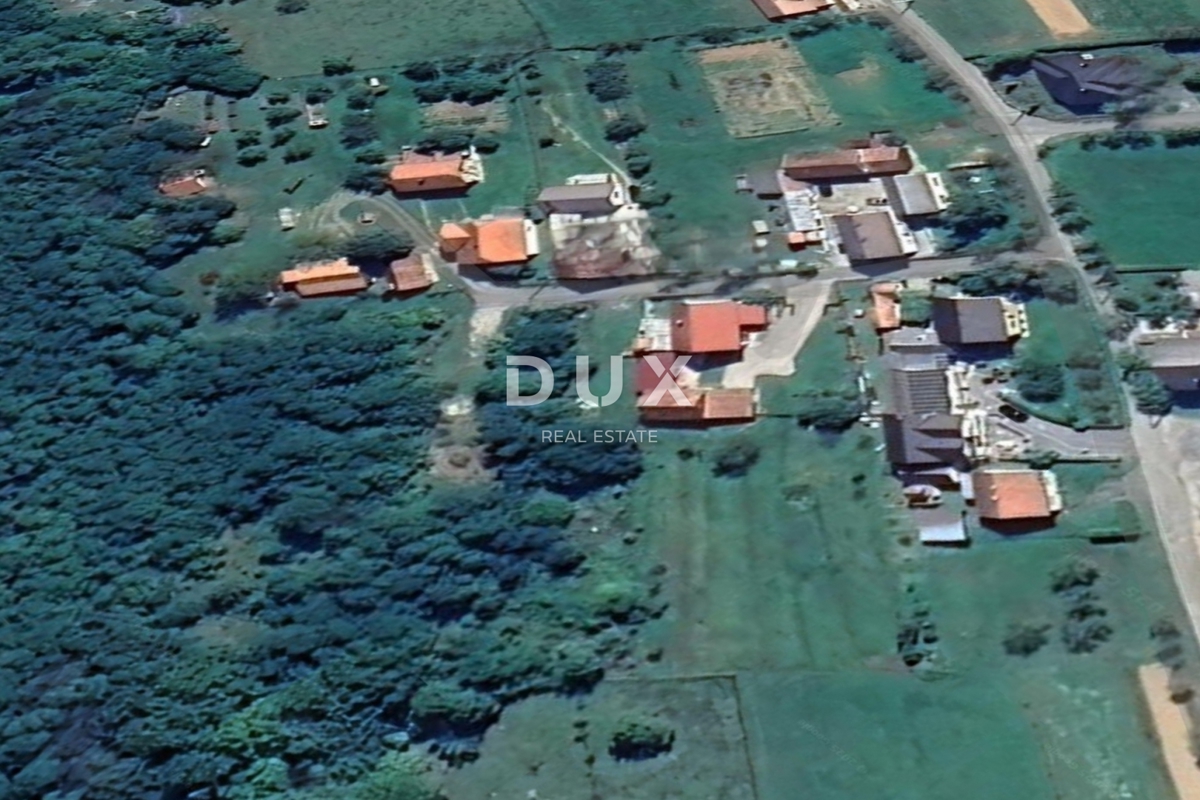 LIKA, OTOČAC, PROZOR - zemljišče 11200m2 (4000m2 stavbno + 7200m2 kmetijsko) v bližini reke Gacke 