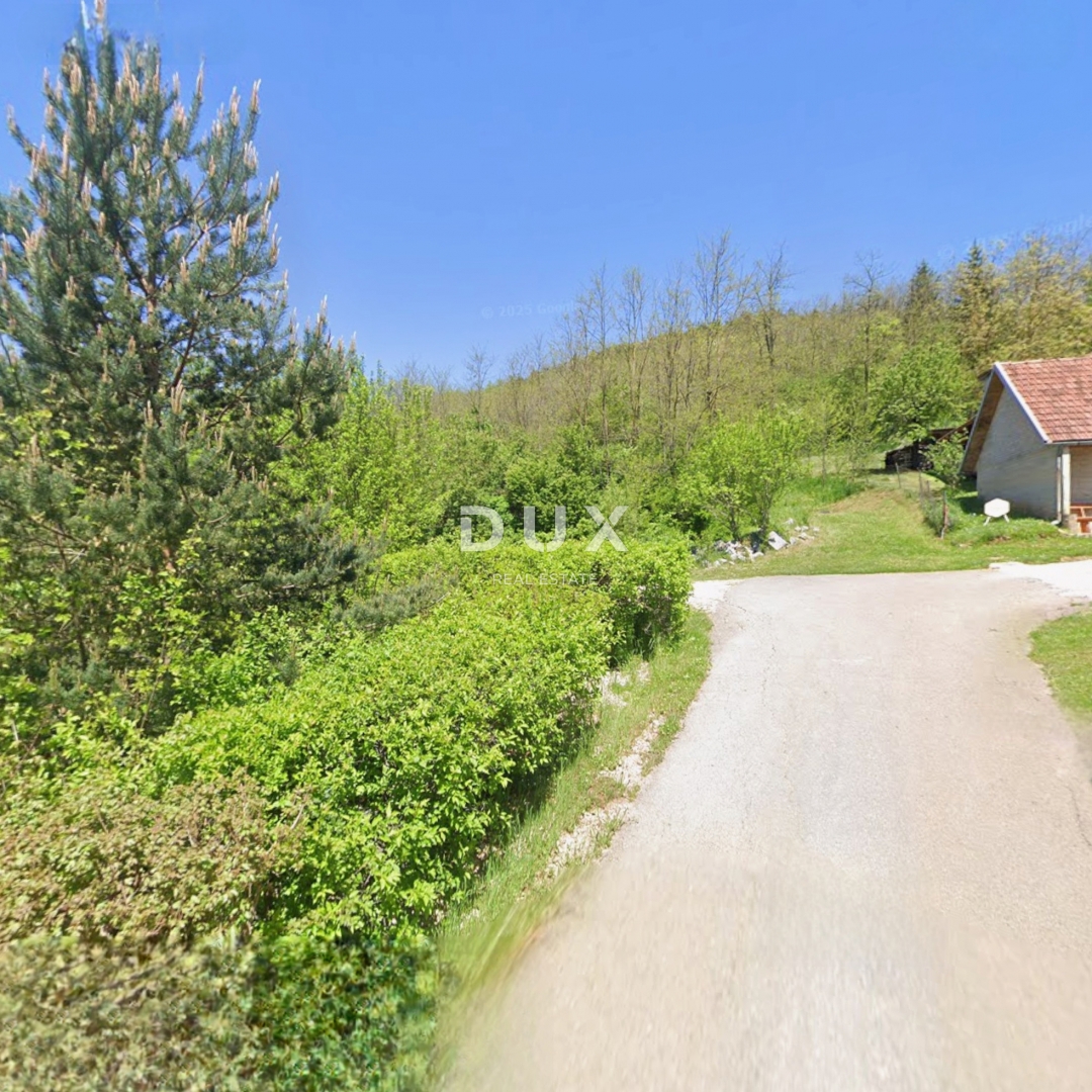 LIKA, OTOČAC, PROZOR - zemljišče 11200m2 (4000m2 stavbno + 7200m2 kmetijsko) v bližini reke Gacke 