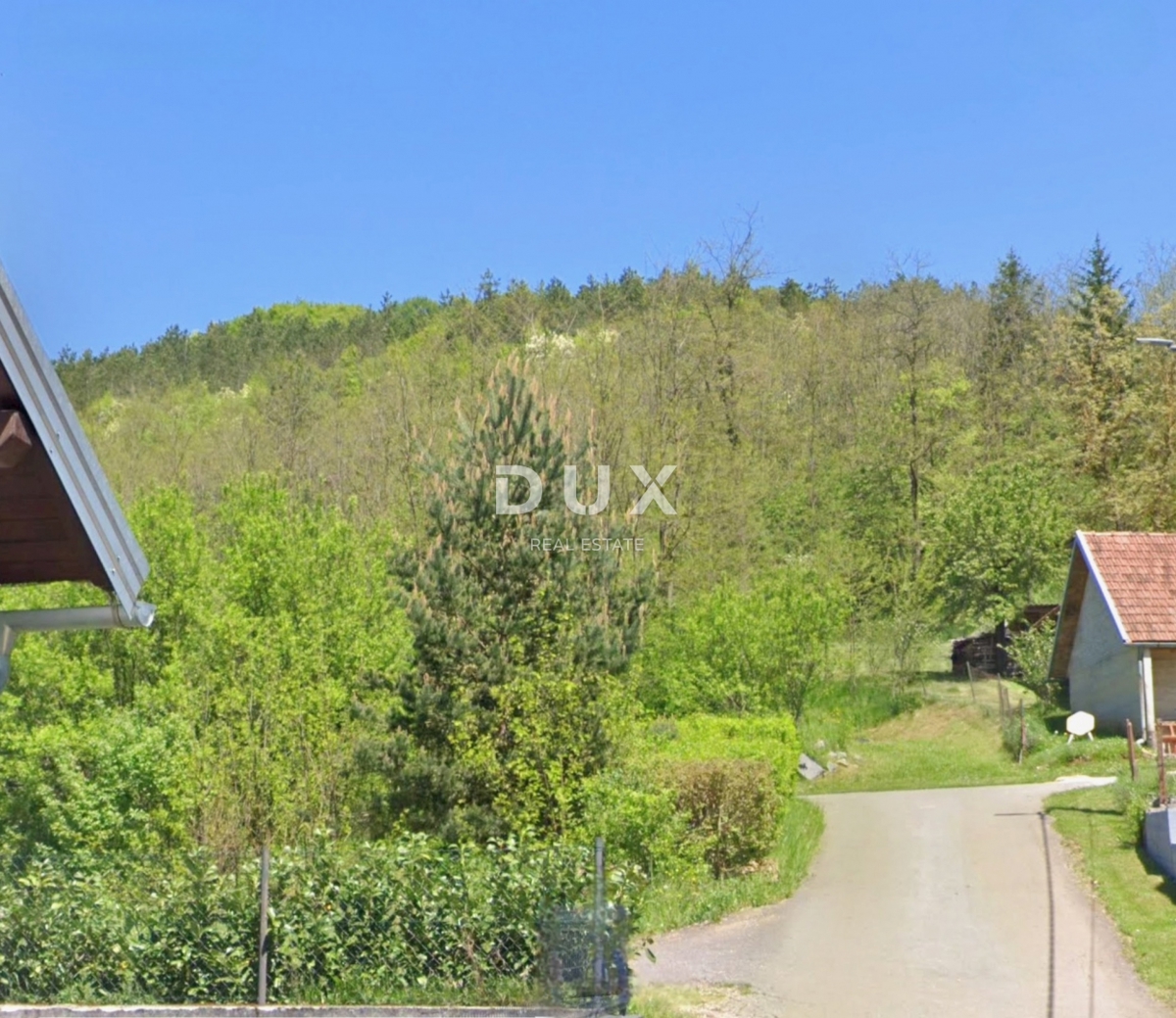 LIKA, OTOČAC, PROZOR - zemljišče 11200m2 (4000m2 stavbno + 7200m2 kmetijsko) v bližini reke Gacke 