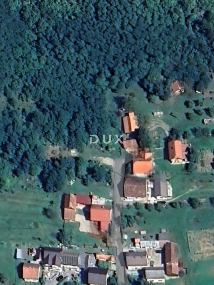 LIKA, OTOČAC, PROZOR - zemljišče 11200m2 (4000m2 stavbno + 7200m2 kmetijsko) v bližini reke Gacke 