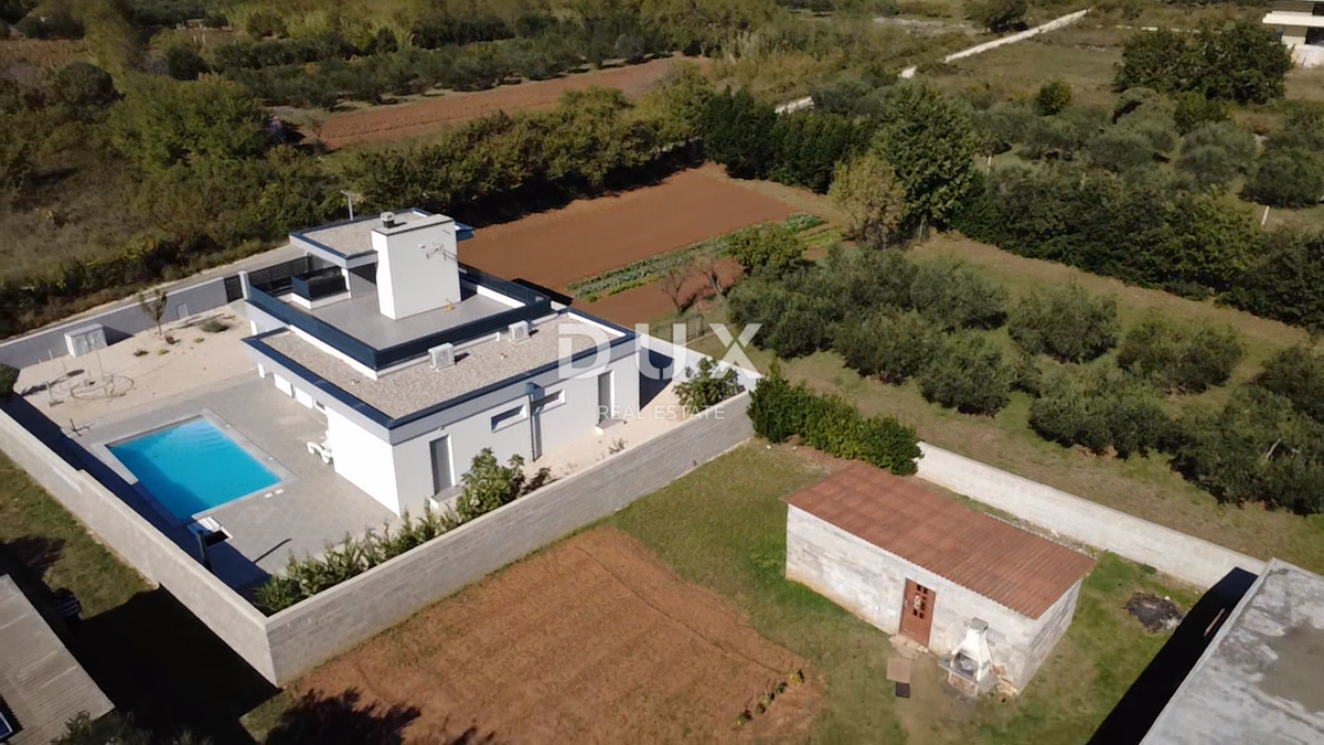 ZADAR, VRSI – Privlačno zemljišče v mirni vasi! A2