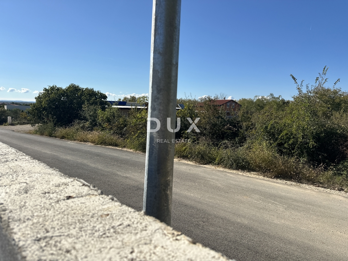 ZADAR, VRSI – Privlačno zemljišče v mirni vasi! A2