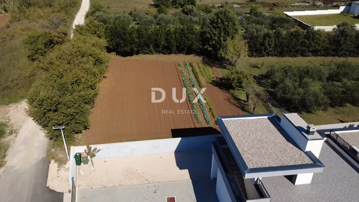 ZADAR, VRSI – Privlačno zemljišče v mirni vasi! A2