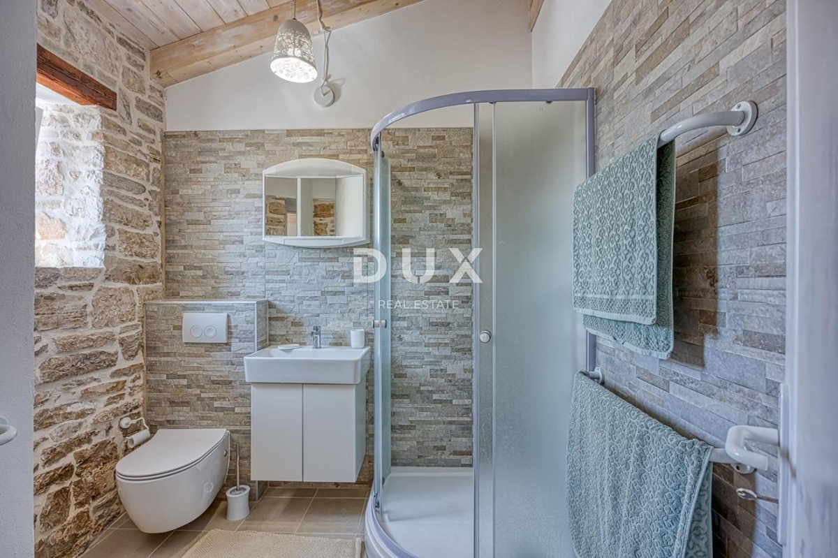 ISTRA, SVETI LOVREČ - Kamnita hiša z bazenom