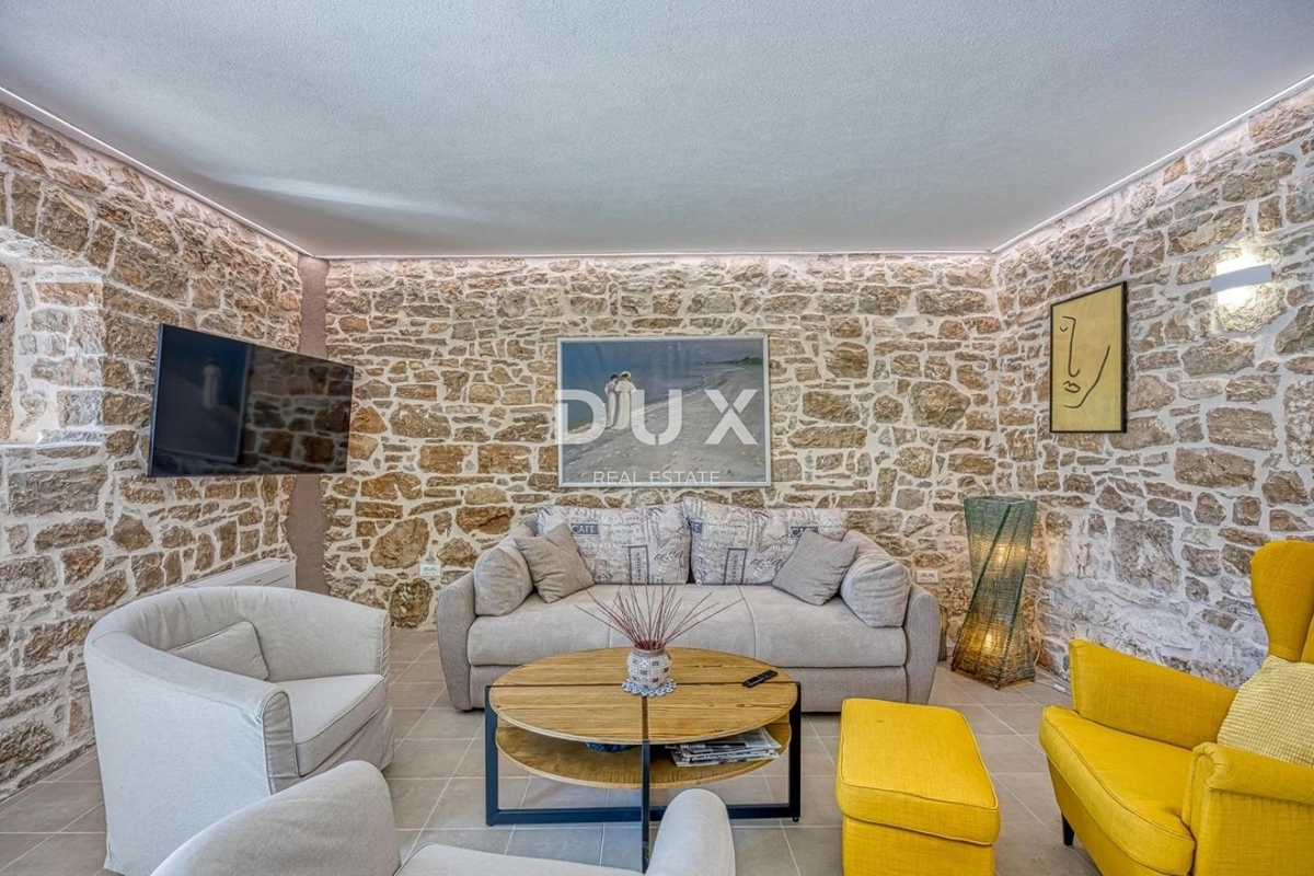 ISTRA, SVETI LOVREČ - Kamnita hiša z bazenom