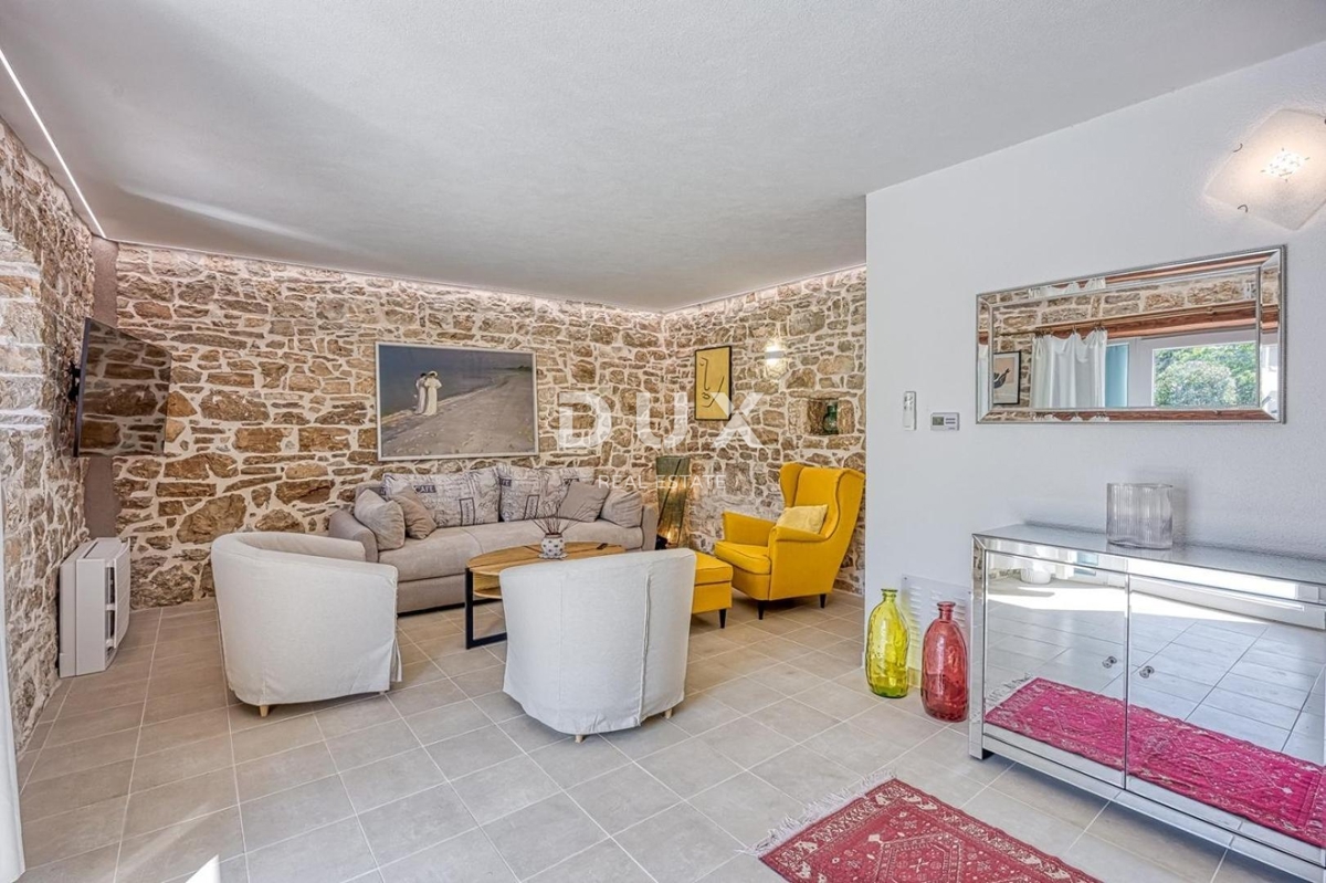 ISTRA, SVETI LOVREČ - Kamnita hiša z bazenom