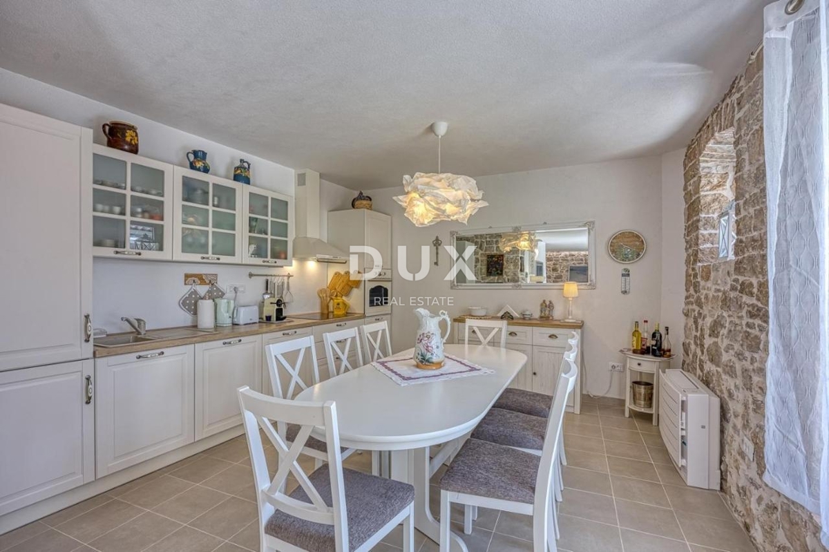 ISTRA, SVETI LOVREČ - Kamnita hiša z bazenom