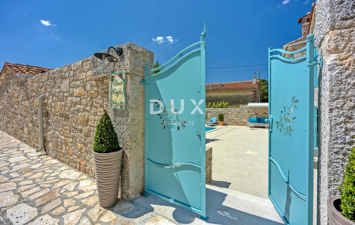 ISTRA, SVETI LOVREČ - Kamnita hiša z bazenom