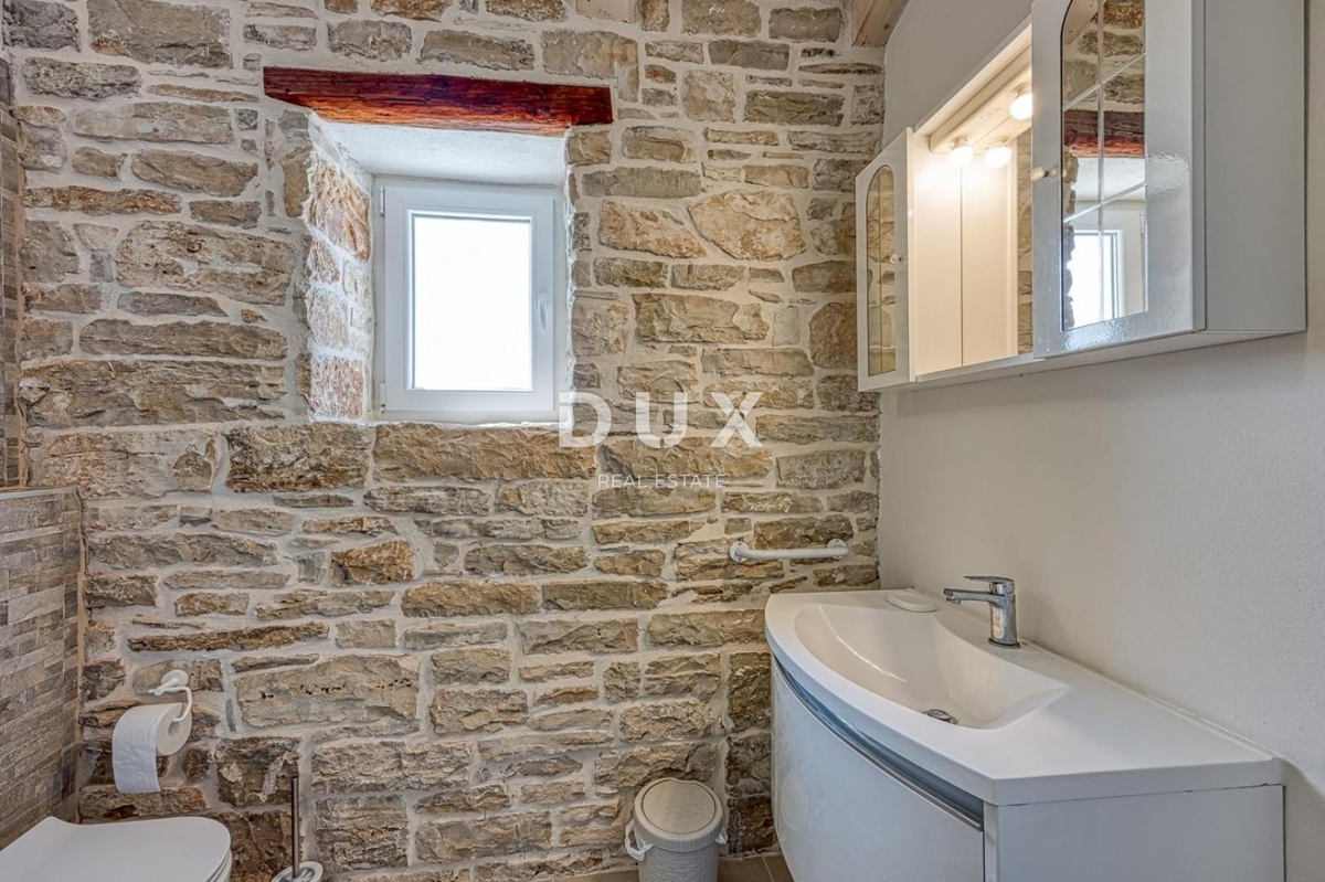 ISTRA, SVETI LOVREČ - Kamnita hiša z bazenom