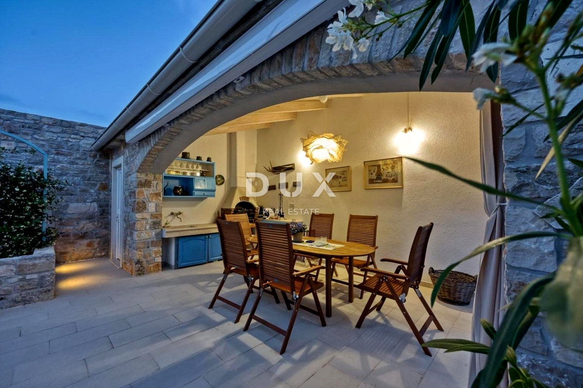 ISTRA, SVETI LOVREČ - Kamnita hiša z bazenom