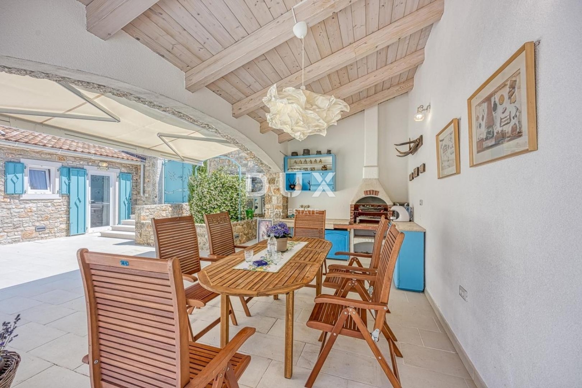 ISTRA, SVETI LOVREČ - Kamnita hiša z bazenom