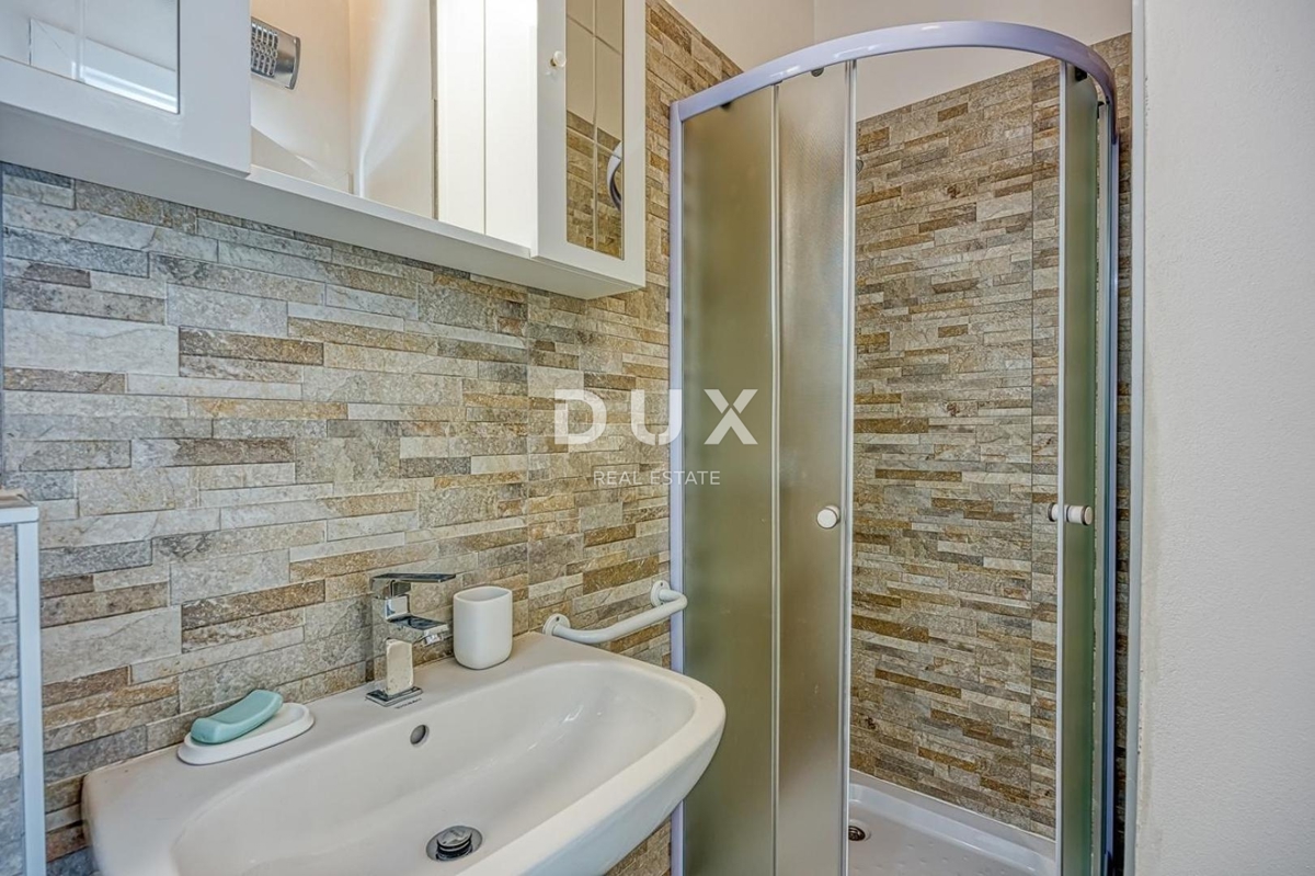 ISTRA, SVETI LOVREČ - Kamnita hiša z bazenom