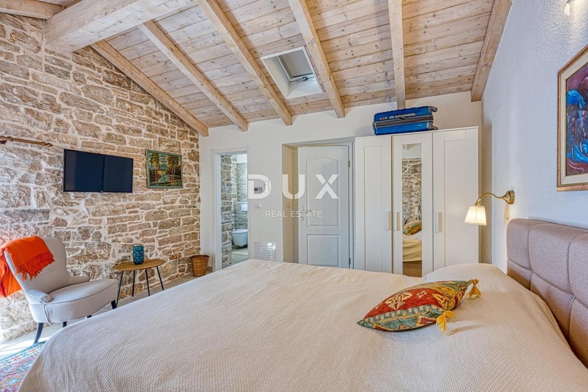 ISTRA, SVETI LOVREČ - Kamnita hiša z bazenom