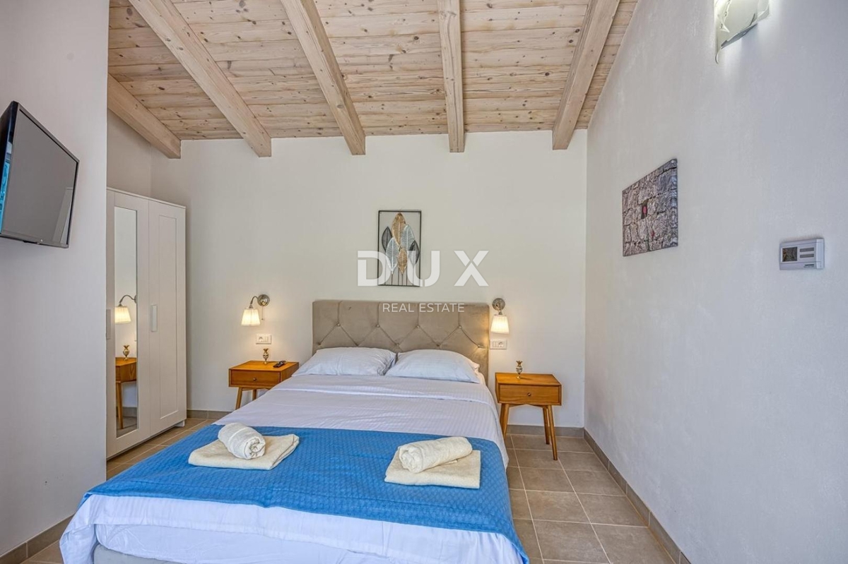 ISTRA, SVETI LOVREČ - Kamnita hiša z bazenom