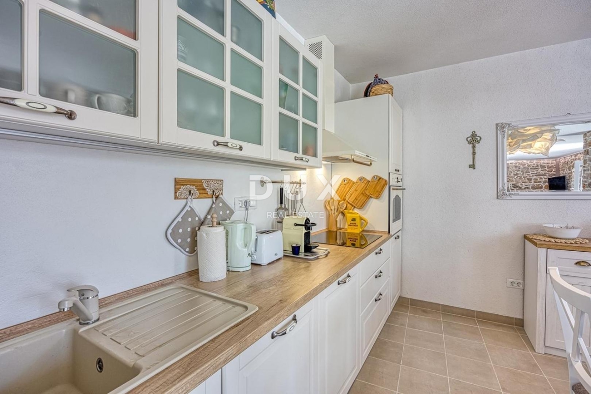 ISTRA, SVETI LOVREČ - Kamnita hiša z bazenom