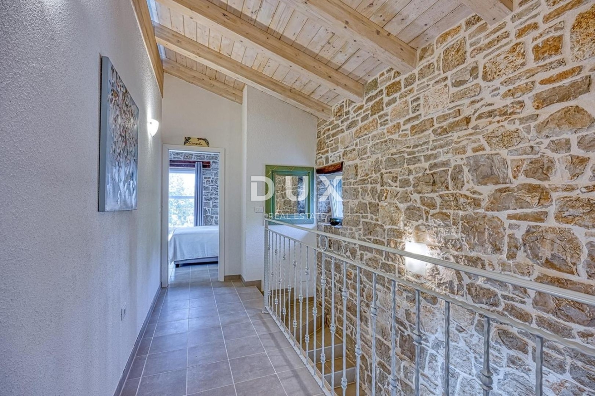 ISTRA, SVETI LOVREČ - Kamnita hiša z bazenom