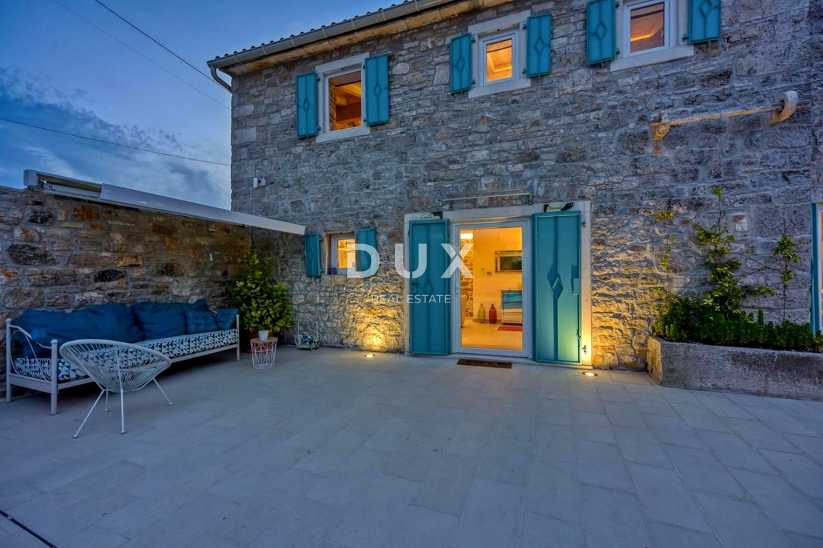 ISTRA, SVETI LOVREČ - Kamnita hiša z bazenom