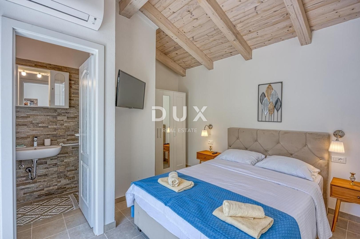 ISTRA, SVETI LOVREČ - Kamnita hiša z bazenom