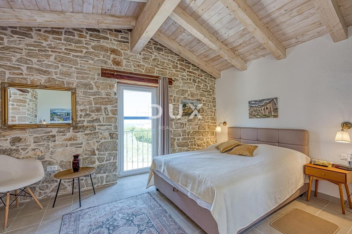 ISTRA, SVETI LOVREČ - Kamnita hiša z bazenom