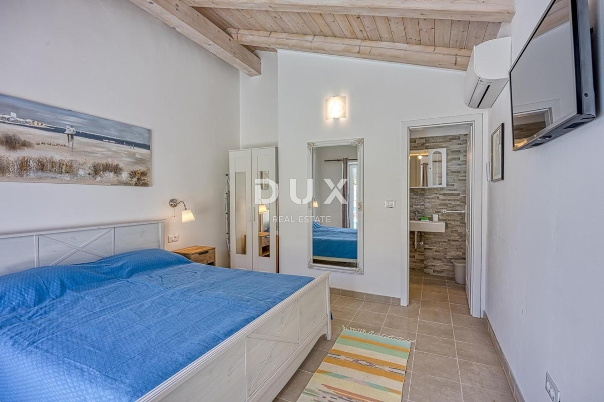 ISTRA, SVETI LOVREČ - Kamnita hiša z bazenom