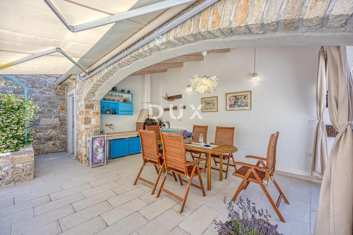 ISTRA, SVETI LOVREČ - Kamnita hiša z bazenom