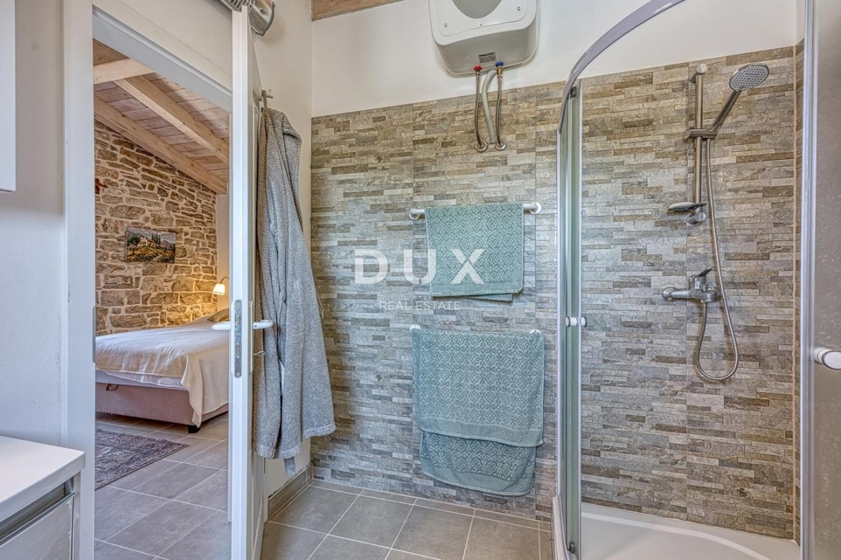 ISTRA, SVETI LOVREČ - Kamnita hiša z bazenom