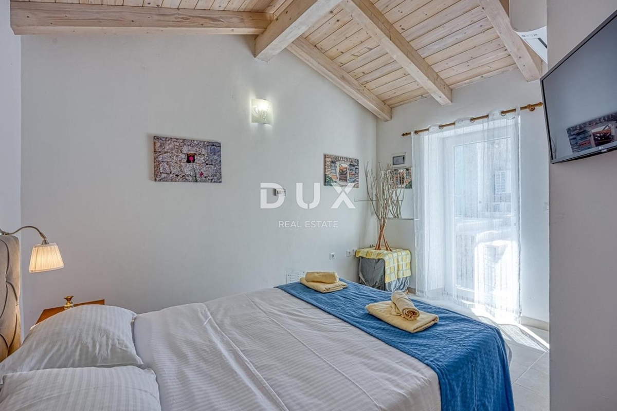 ISTRA, SVETI LOVREČ - Kamnita hiša z bazenom