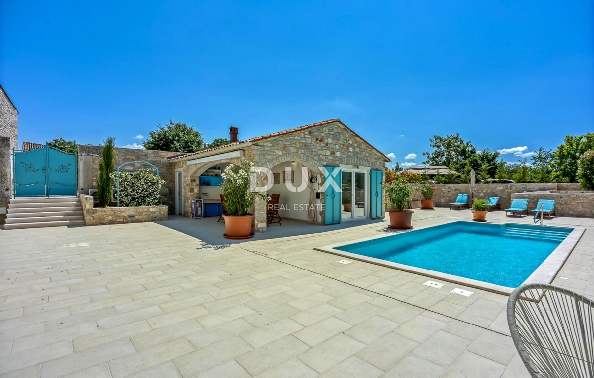 ISTRA, SVETI LOVREČ - Kamnita hiša z bazenom