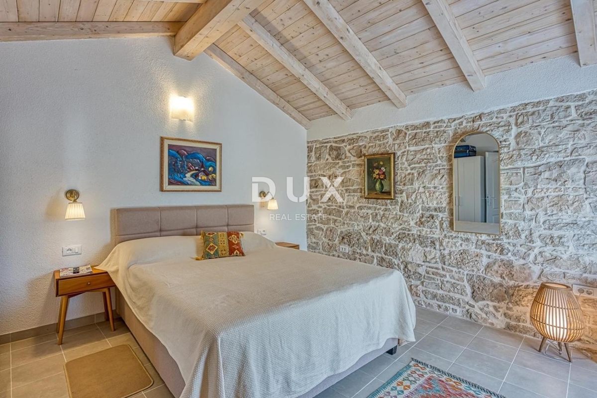 ISTRA, SVETI LOVREČ - Kamnita hiša z bazenom