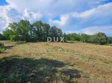 ISTRA, ŽMINJ – Gradbeno zemljišče z dovoljenjem in projektom z dodatnimi kmetijskimi površinami