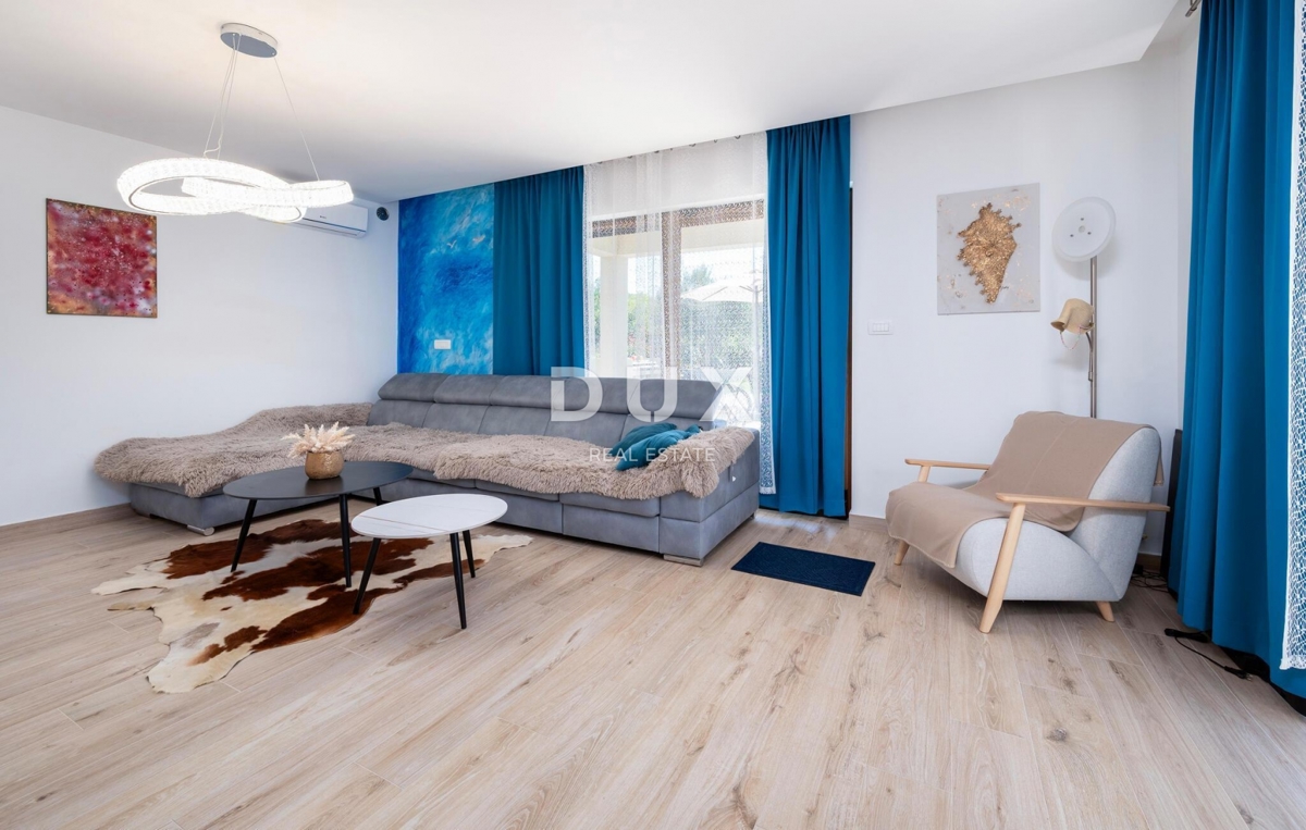 ISTRA, LABIN - Hiša z bazenom in pogledom na morje