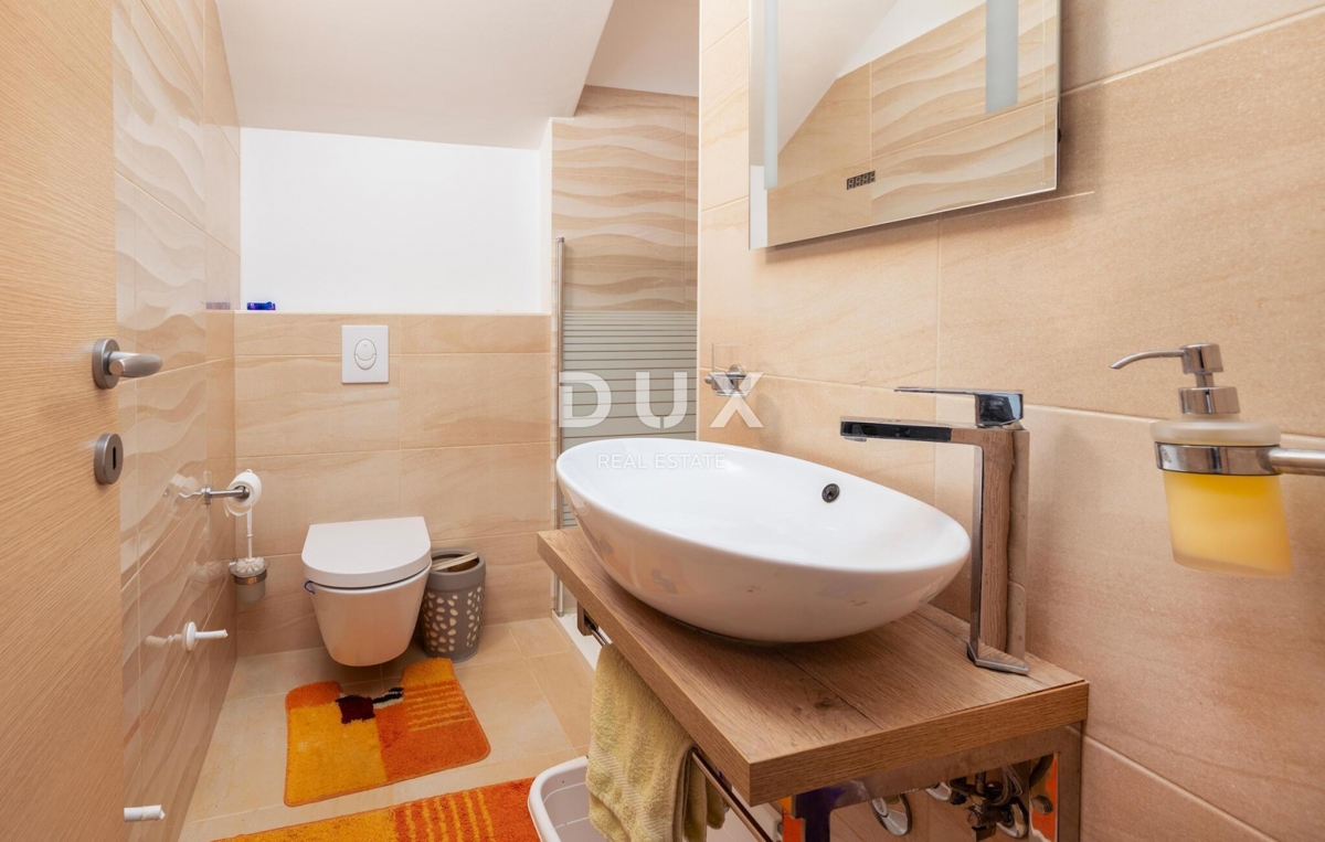 ISTRA, LABIN - Hiša z bazenom in pogledom na morje