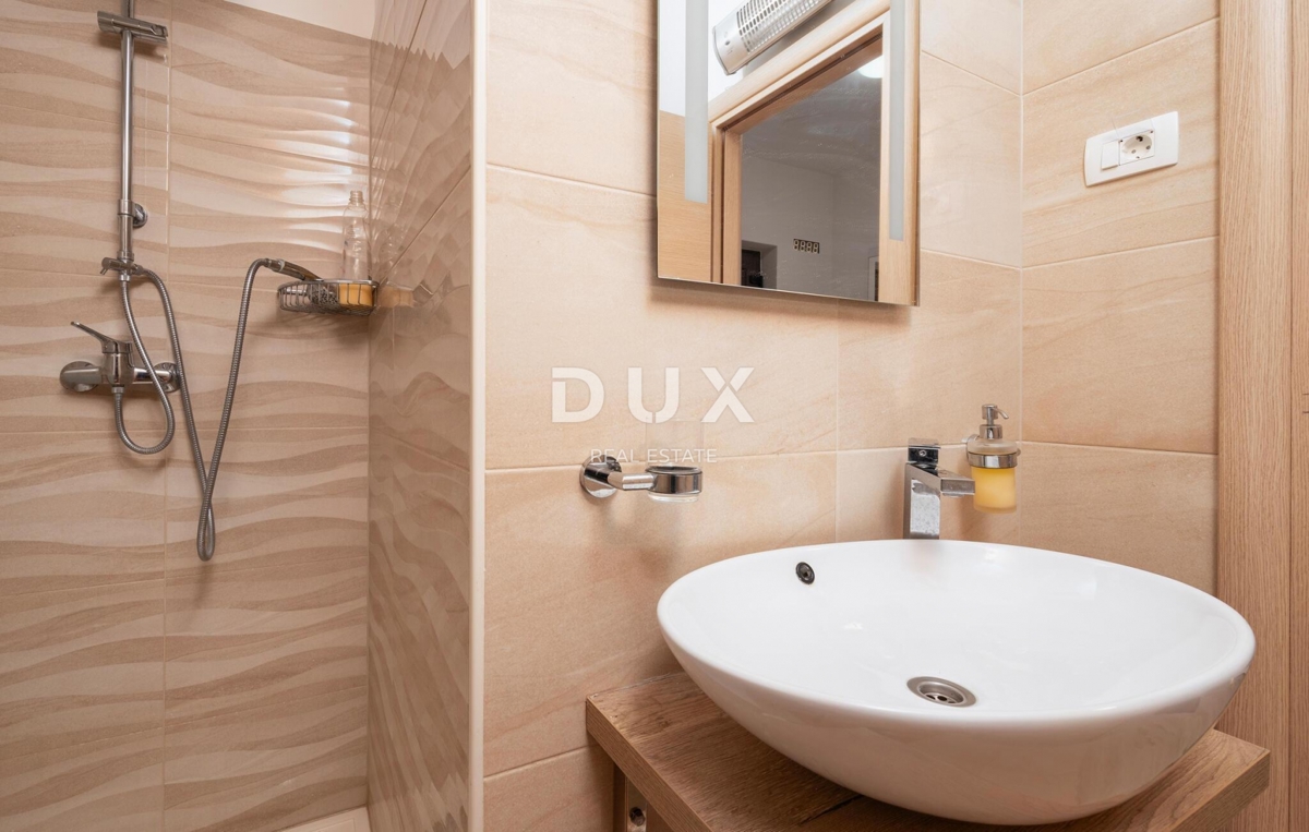 ISTRA, LABIN - Hiša z bazenom in pogledom na morje