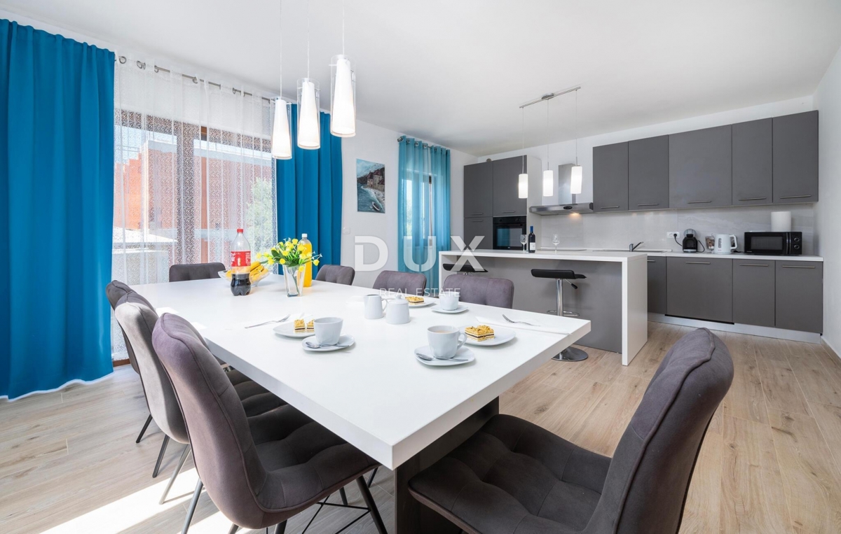 ISTRA, LABIN - Hiša z bazenom in pogledom na morje