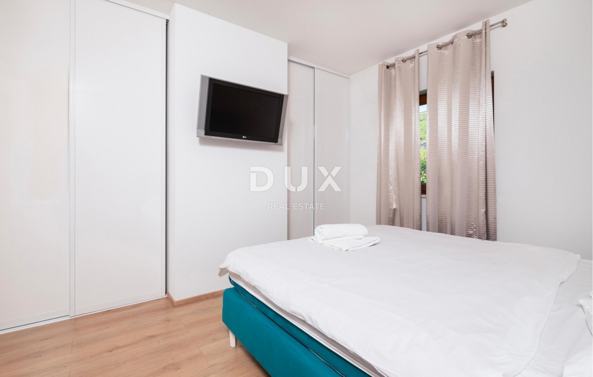 ISTRA, LABIN - Hiša z bazenom in pogledom na morje