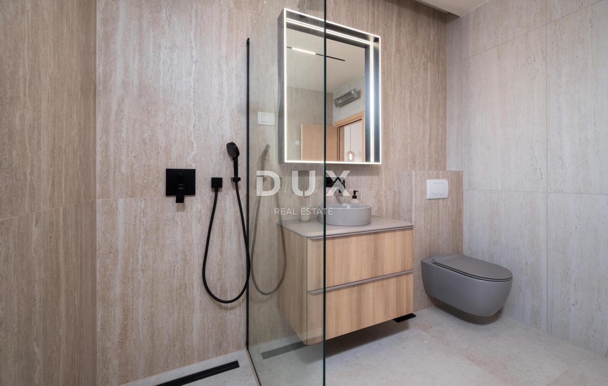 ISTRA, LABIN - Hiša z bazenom in pogledom na morje