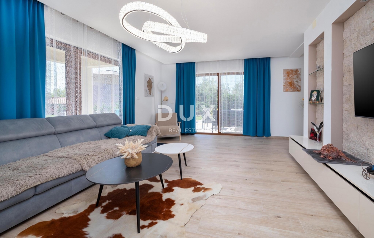 ISTRA, LABIN - Hiša z bazenom in pogledom na morje