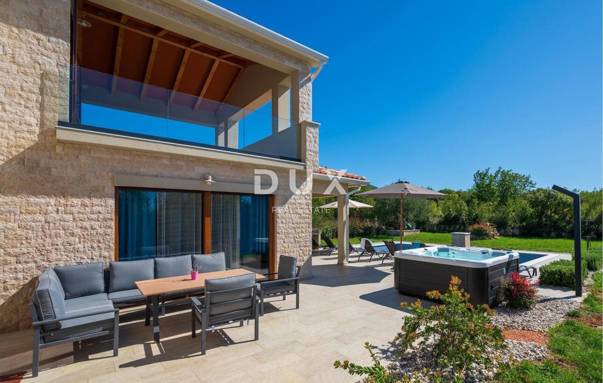 ISTRA, LABIN - Hiša z bazenom in pogledom na morje