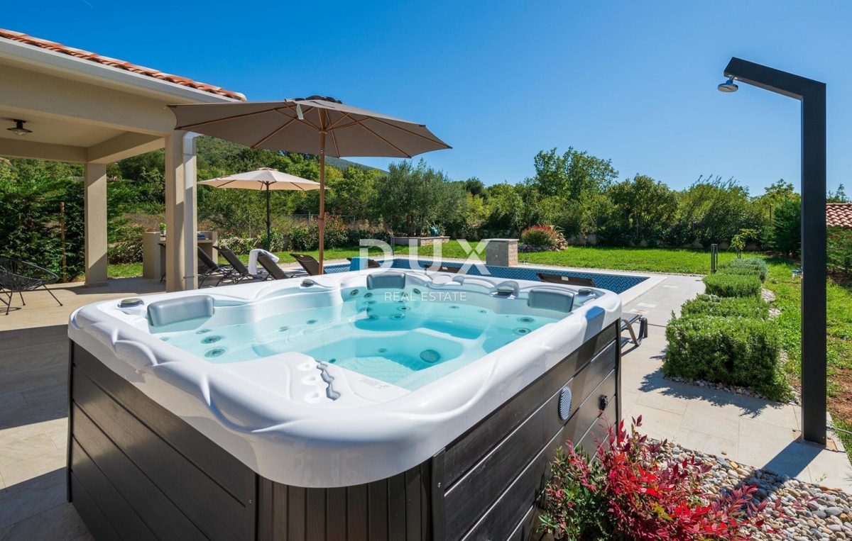 ISTRA, LABIN - Hiša z bazenom in pogledom na morje