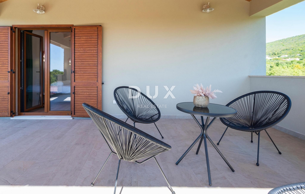 ISTRA, LABIN - Hiša z bazenom in pogledom na morje